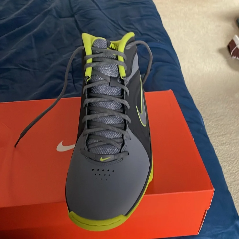 Men’s Nike Air Vido Pro III Size 11.  NWT.  Gray nubuck with green detailing - Picture 2 of 4